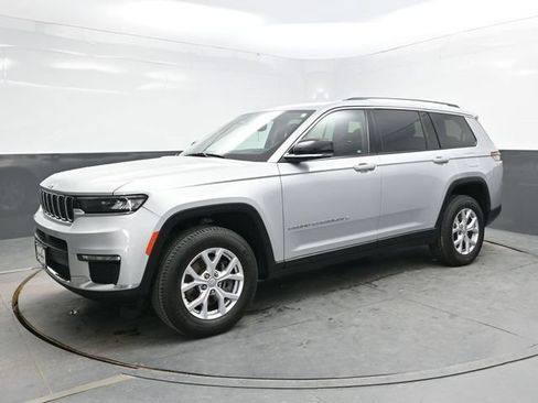 Used 2022 Jeep Grand Cherokee L Limited AWD/4WD image 3