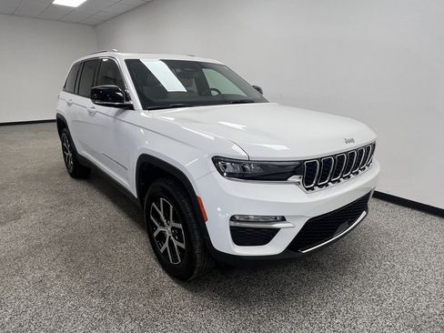 Used 2024 Jeep Grand Cherokee Limited image 17