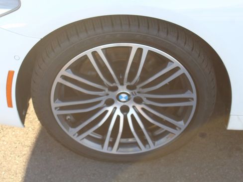 Used 2019 BMW 540i xDrive 540i xDrive w/ M Sport Package image 28