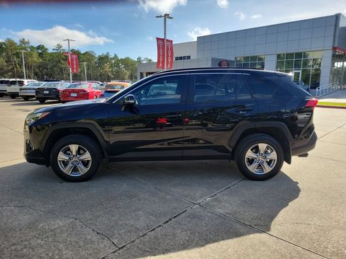 Used 2024 Toyota RAV4 XLE FWD image 8