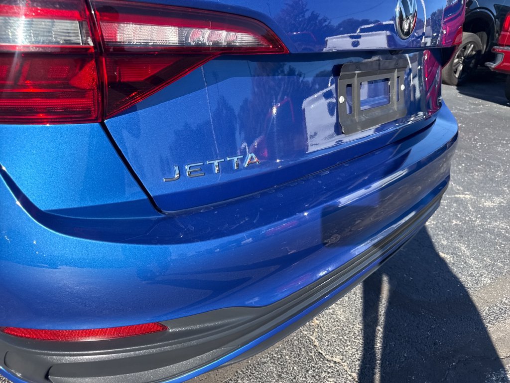 Used 2024 Volkswagen Jetta SE FWD image 11