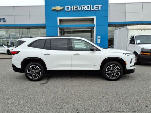 Used 2025 Buick Enclave Sport Touring image 2