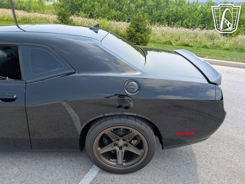 Used 2016 Dodge Challenger R/T Scat Pack w/ Leather Interior Group image 28