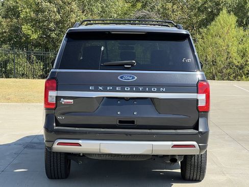 Used 2022 Ford Expedition XLT RWD image 4