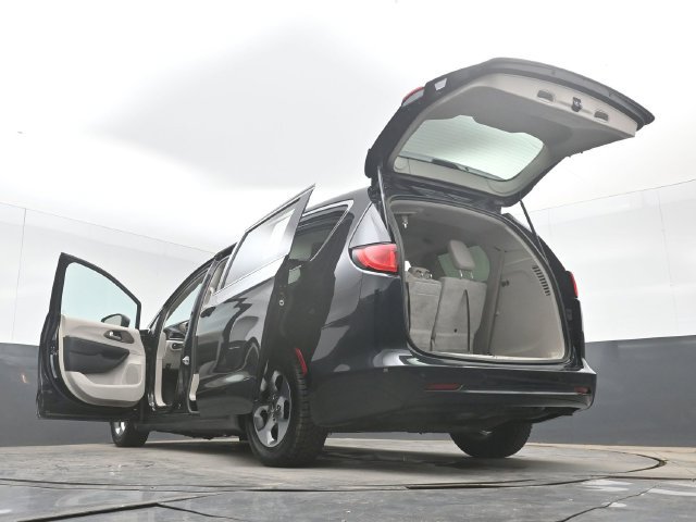 Used 2017 Chrysler Pacifica LX w/ Tire & Wheel Group FWD image 54