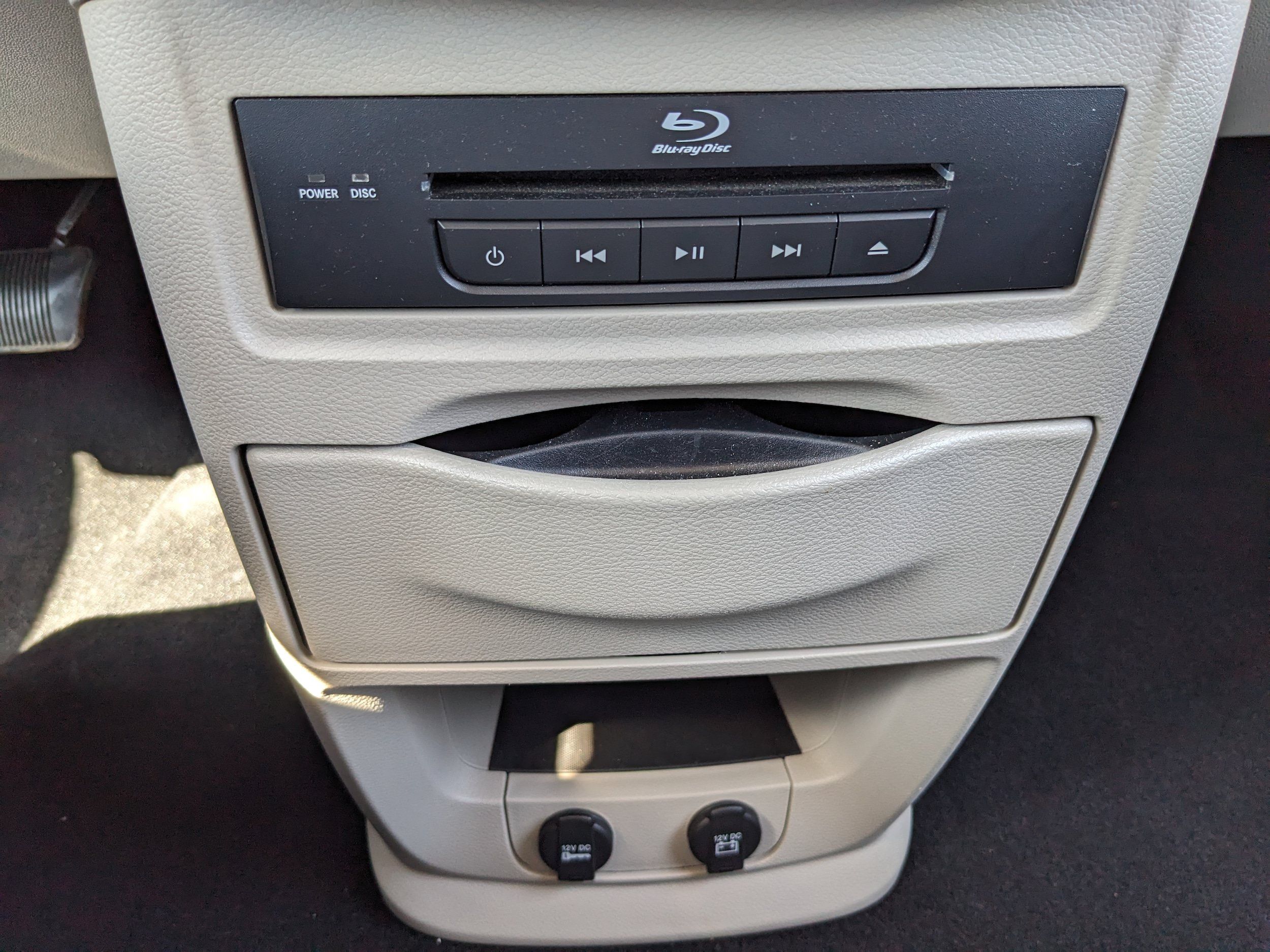 Used 2016 Chrysler Town & Country Touring-L FWD image 26