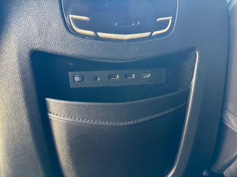 Used 2018 Cadillac Escalade ESV Premium Luxury RWD image 29