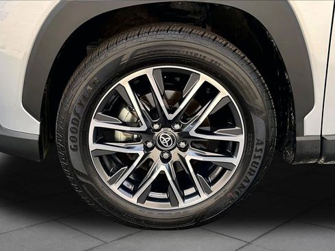 Certified 2026 Toyota Corolla Cross XLE w/ Convenience Package FWD image 11