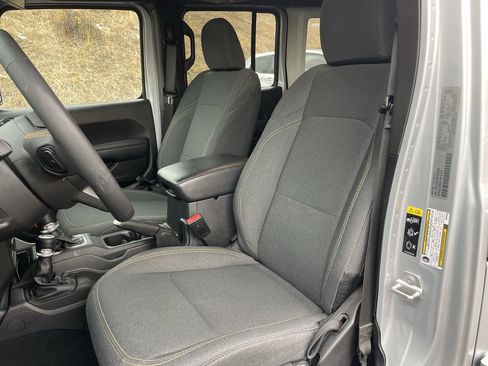 Used 2024 Jeep Wrangler Sport S image 11