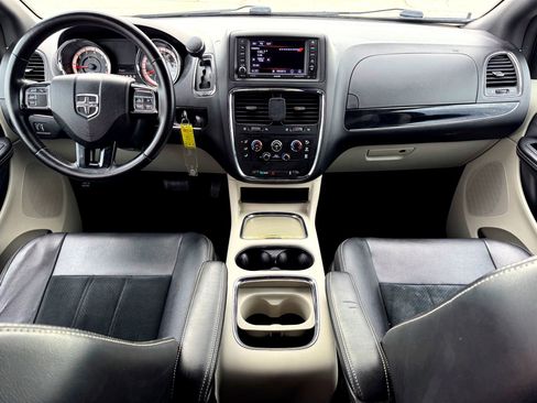 Used 2018 Dodge Grand Caravan SXT image 20