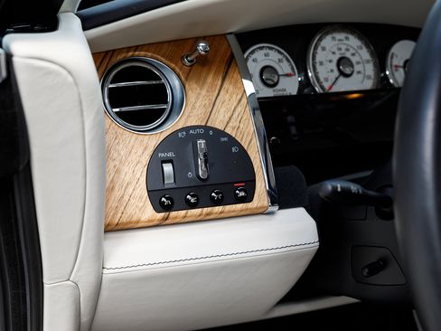 Certified 2017 Rolls-Royce Wraith image 26