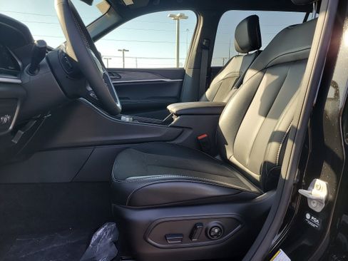 New 2026 Jeep Grand Cherokee L 2WD image 14