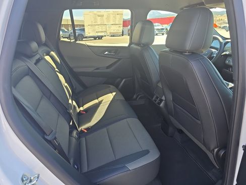 New 2026 Chevrolet Equinox LT image 24