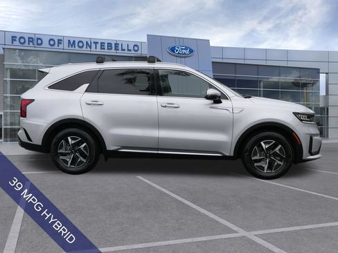 Used 2022 Kia Sorento S FWD image 2