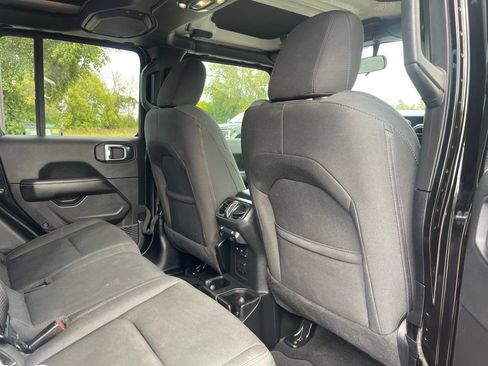 Used 2021 Jeep Gladiator Overland w/ Cold Weather Group image 32
