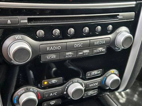 Used 2018 Nissan Pathfinder SV image 17