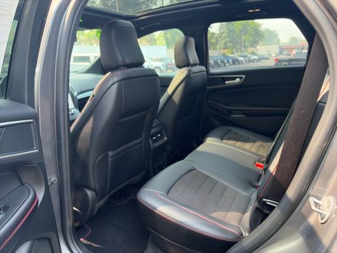 Used 2024 Ford Edge ST-Line w/ Class II Trailer Tow Package AWD/4WD image 10