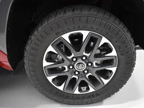 Used 2024 Toyota Tundra Limited AWD/4WD image 10
