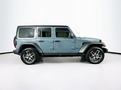 Used 2024 Jeep Wrangler Unlimited w/ Convenience Group AWD/4WD image 10