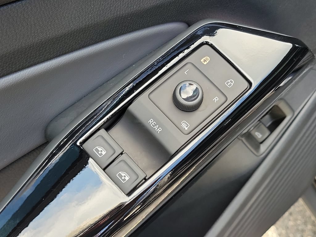 Certified 2025 Volkswagen ID.4 Pro S AWD/4WD image 18
