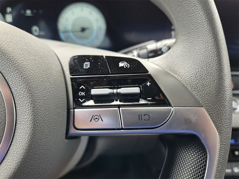 Certified 2024 Hyundai Elantra SEL image 25