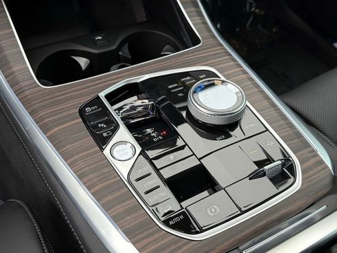 New 2026 BMW X5 xDrive50e w/ Executive Package image 25