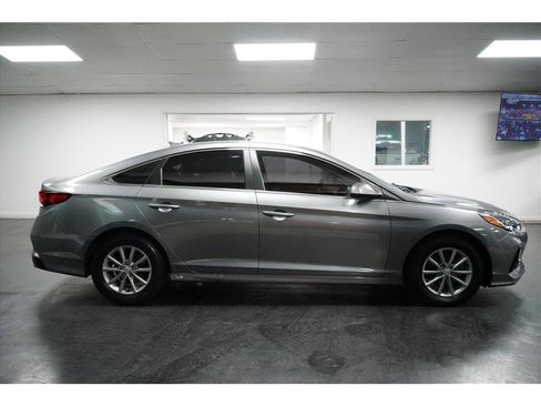 Used 2018 Hyundai Sonata SE w/ Cargo Package image 8