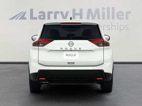 New 2026 Nissan Rogue SV FWD image 6