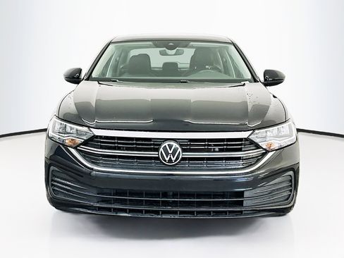 Used 2024 Volkswagen Jetta SE FWD image 2