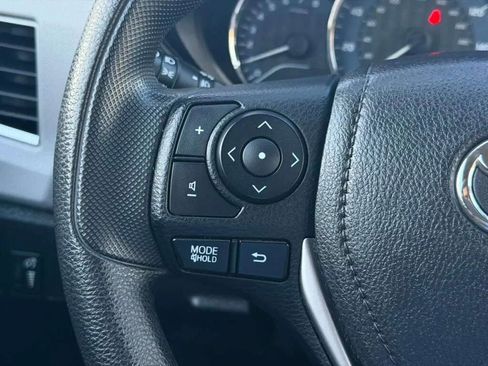 Used 2014 Toyota Corolla LE image 12