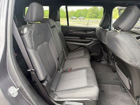 Used 2025 Jeep Grand Cherokee L Laredo image 22