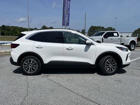 New 2025 Ford Escape SE FWD image 2