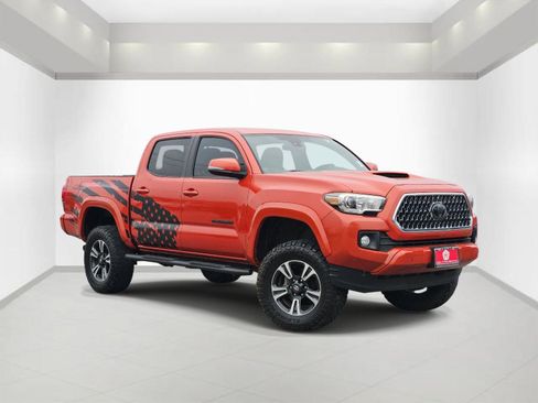 Used 2018 Toyota Tacoma TRD Sport w/ Technology Package RWD image 1