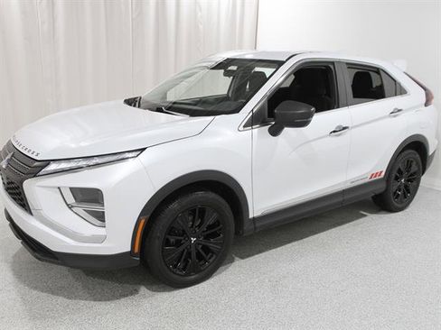 Used 2022 Mitsubishi Eclipse Cross LE image 3