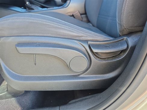 Used 2017 Kia Sorento LX image 16