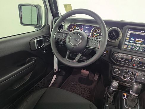Used 2023 Jeep Gladiator Sport AWD/4WD image 35