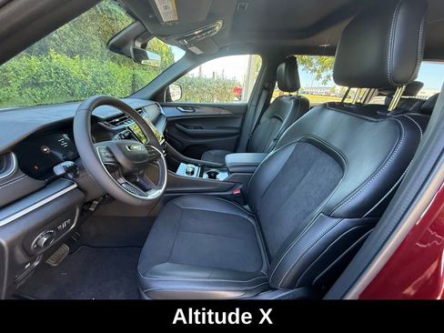 New 2025 Jeep Grand Cherokee L Altitude image 10