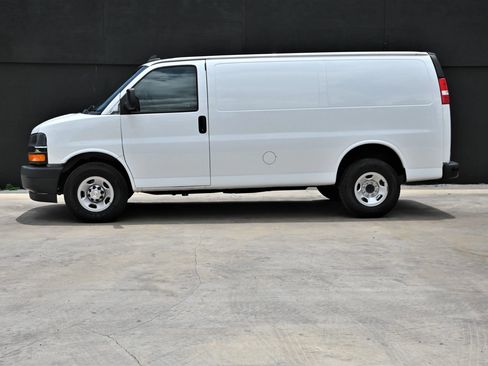 Used 2021 Chevrolet Express 2500 w/ Driver Convenience Package image 7
