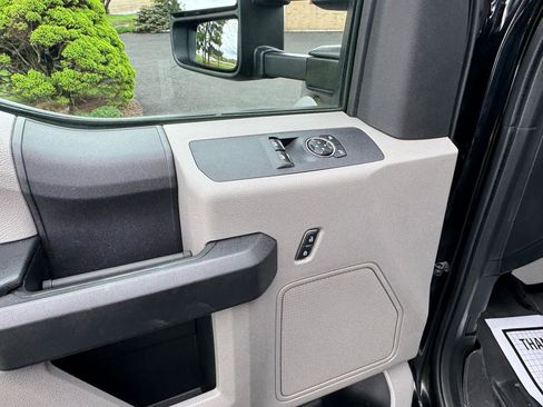 Used 2017 Ford F550 4x4 Regular Cab Super Duty image 18