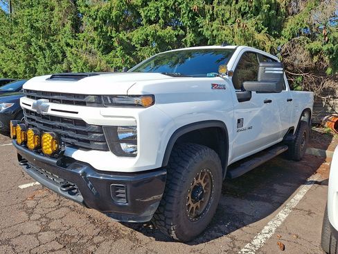 Used 2024 Chevrolet Silverado 2500 Custom w/ Custom Convenience Package AWD/4WD image 3