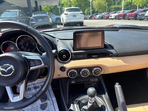 Used 2019 MAZDA MX-5 Miata RF Grand Touring RWD image 17