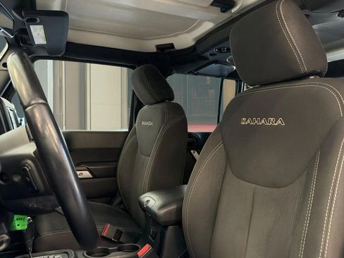 Used 2017 Jeep Wrangler Unlimited Sahara w/ Connectivity Group AWD/4WD image 22