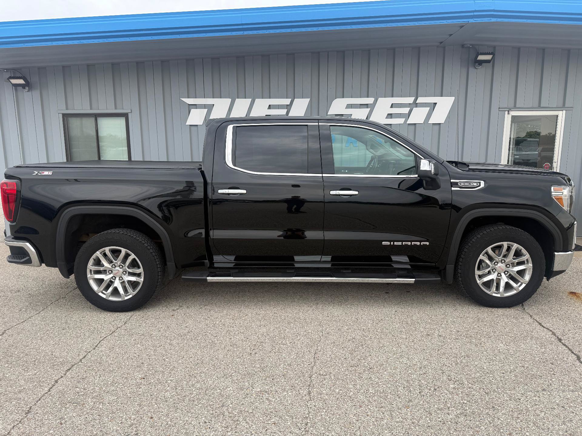 Used 2021 GMC Sierra 1500 SLT w/ SLT Premium Plus Package AWD/4WD image 5