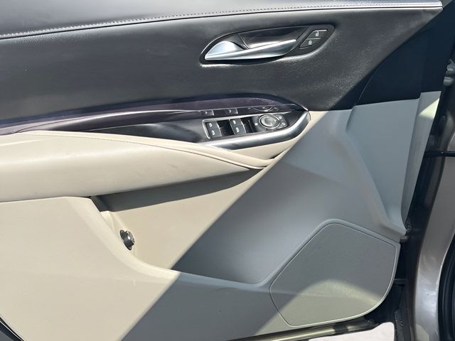 Used 2023 Cadillac XT4 Luxury w/ Cold Weather Package FWD image 13