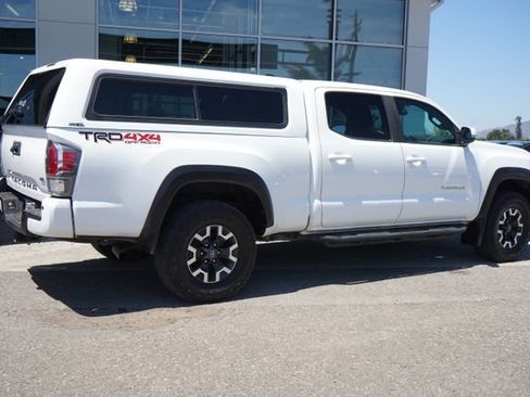 Used 2020 Toyota Tacoma TRD Off-Road w/ Technology Package AWD/4WD image 9