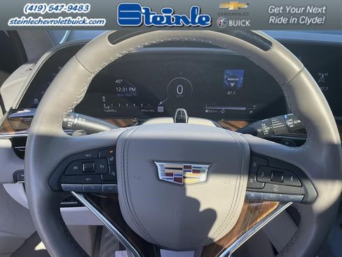 Used 2024 Cadillac Escalade Premium Luxury Platinum w/ Heavy-Duty Trailer Package image 27