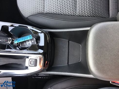 Used 2025 Chevrolet Trax LT image 36