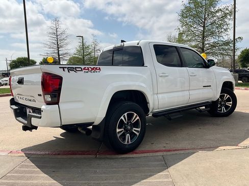 Used 2019 Toyota Tacoma TRD Sport w/ Technology Package image 6