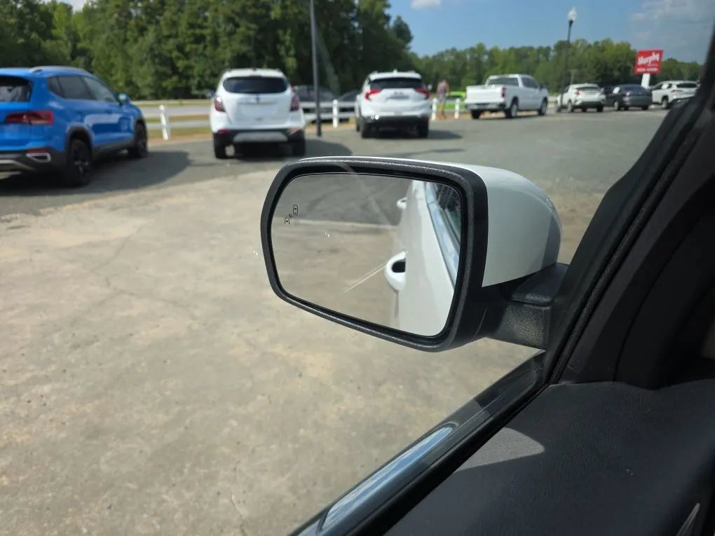 Used 2019 Ford Edge SEL w/ Equipment Group 201A FWD image 25