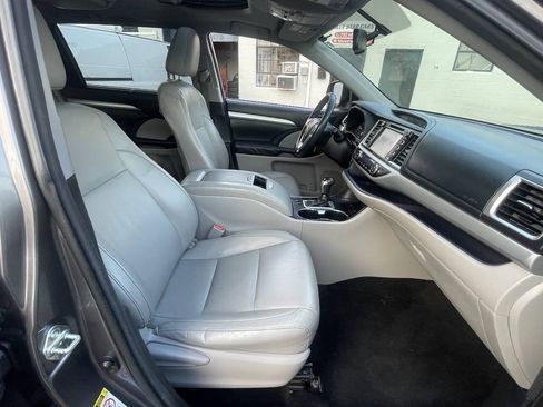 Used 2014 Toyota Highlander XLE AWD/4WD image 28
